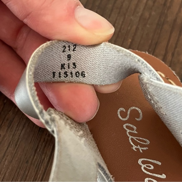 Salt Water T-Thong Silver Sandals Size 9 - Picture 5 of 7